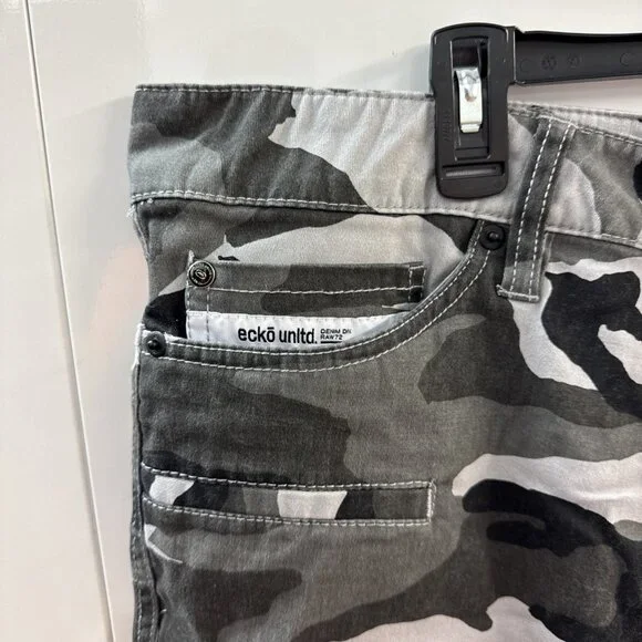 Ecko Unltd Camouflage Cargo Shorts Men's 44 Gray Black - B3 - Picture 5 of 8